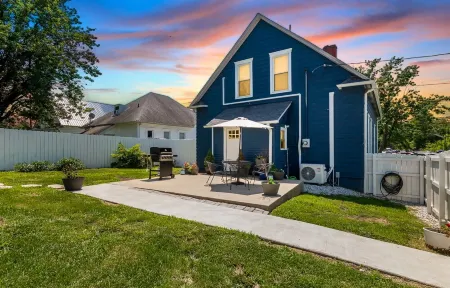 Bourbon Trail/8 mins to distilleries/Fenced Yard/Pet-Friendly/Entire House