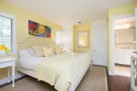 Hamptons home with heated pool. Hotels near Hank's Pumpkintown