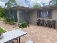 WARM MINERAL SPRINGS MODERN WATERFRONT STUDIO