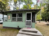 Charming 3 BR Lakefront Cottage - Gateway to Platte Lake & Sleeping Bear Dunes!