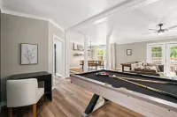 7min to NRG - Sauna, Hot tub, Firepit, Huge Deck