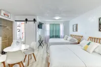 Pineapple Shores Retro Inn