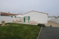 To a privileged location Holiday House has 90 M² 80m from the South Beach Hotels in Rivedoux-Plage