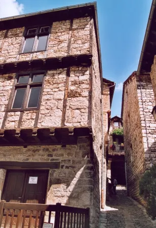 Gorges du Tarn - Nestled in the hollow of the Tarn
