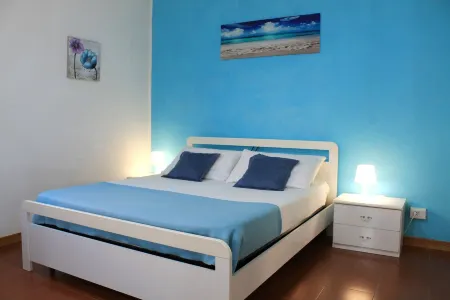 NEAR the SEA and to ALGHERO CENTER