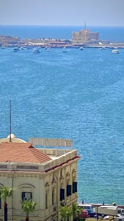 Royal Luxury Apartment with Gorgeous Sea View Отели рядом с достопримечательностью «Eliahu Hanady Synagogue»