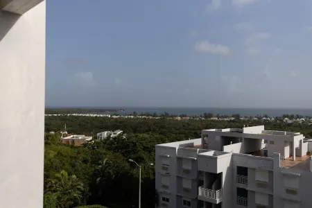 Hillside Breeze Ocean View Penthouse near El Yunque Отели в г. Мамейес II