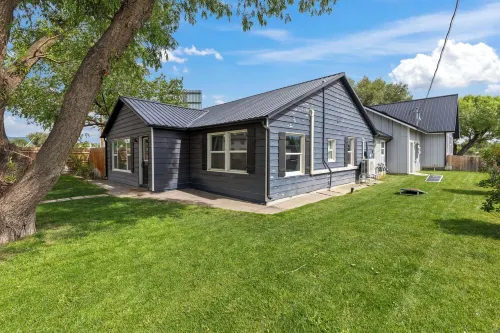 Pet & Family Friendly Downtown Montrose-20 Minutes to Black Canyon National Park Hotel a Montrose