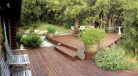 Authentic log chalet serene and secluded with outdoor spa