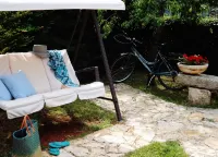 Linda apartment with terrace overlooking the sea, a stone's throw from the beach, garden