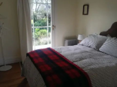 Character cottage stone's throw from The Square Hotels in Martinborough