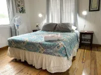 Main Floor at The Gardens! Hotels in Utila