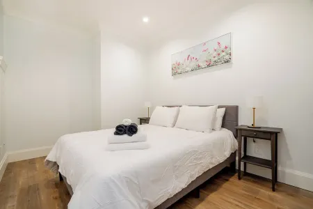 Elegant West Vancouver Suite