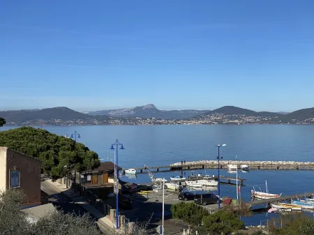 Presqu'île de Giens, New studio "La Redonne Отели в г. Giens