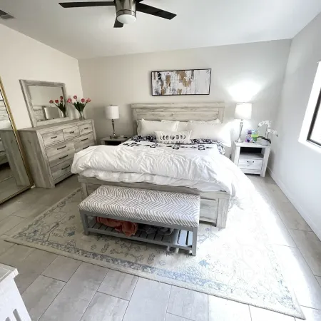 Beautiful condo on golf course, pool and jacuzzi pickle ball and tennis. Отели рядом с достопримечательностью «Melissa Morgan Fine Art Gallery»