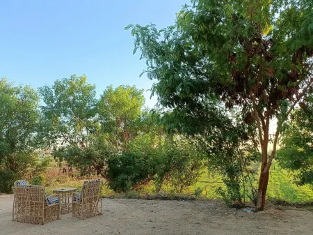 WestLuxApartment Отели рядом с достопримечательностью «Колоссы Мемнона»