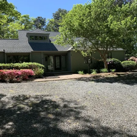 Bright & airy 4BR contemporary in Little Neck Bay, New Seabury. 1mi to beach.