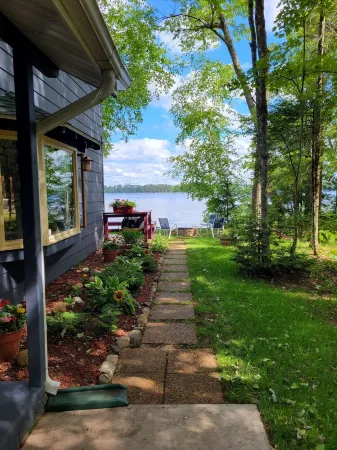 Northwoods Family Vacation Home Отели в г. Сейнт Джермейн