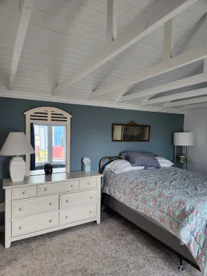 Cottage in Onekama Michigan, you will love this Sleepy Little Town. Hotels near Portage Lake