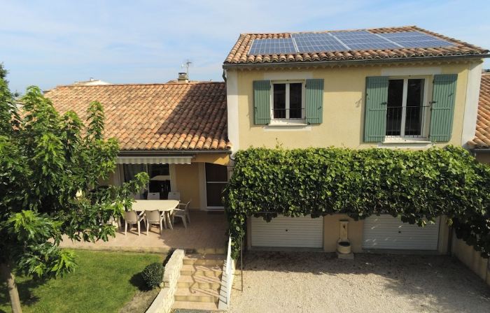 8-Person Villa with Private Pool at the Foot of Mont Ventoux