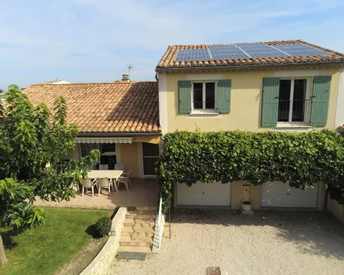 Air-conditioned villa, private pool 100m from the start of the Mont Ventoux climb Hotels in Malaucene