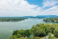 Renovated in 2024 3 Levels Lakefront Townhouse in the heart of SML.