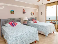 Ocean Front Villa, Hot Tub, Heated Pool, Chef, Beach, Multiple Terraces, 10 beds Hotel berhampiran Boca de Tomatlán