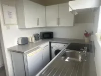 Homely & Comfy 2Br Nr High Street & Beach by Everhome Ltd