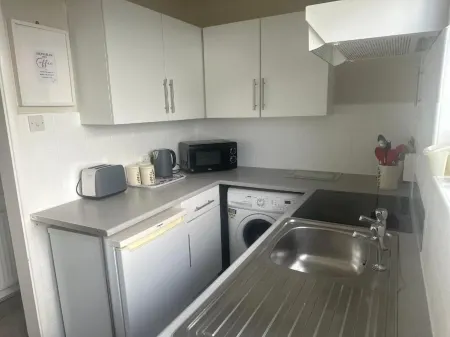 Contractor Friendly! 2Br Nr High Street & Beach by Everhome Ltd Отели в г. Саутенд-он-Си