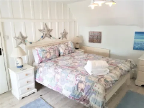 Charming  Listed Thatched Cottage with parking and short walk to sandy beach .