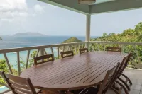 Newly-updated, spacious, private foot path to beachfront, stunning ocean views