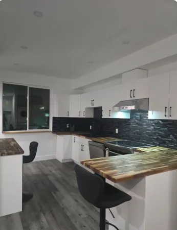 Quiet bright 2 bedroom 1 bathroom suite in town!