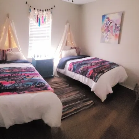 Ho-On-Day. A cozy home away from home. Native Theme close to the Choctaw Casino.