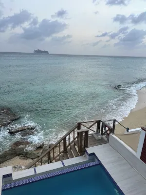 Stunning Beach Front Villa With Infinity Pool