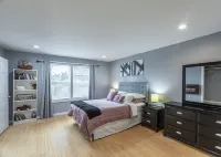 Gorgeous, spacious 2 floor home 3.5 miles from Airport 시애틀-타코마 국제공항 호텔
