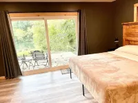Riverfront House near Cow Shoals - King bed & WiFi