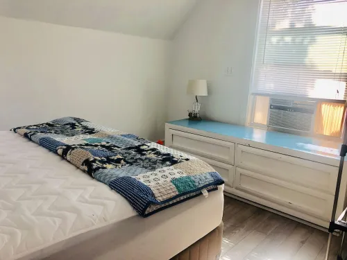 Lovely beachside two-bedroom apartment with sundeck