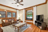 Downtown, 6 kings, Sleeps 14+, Game Room,  Courtyard, Hot Tub