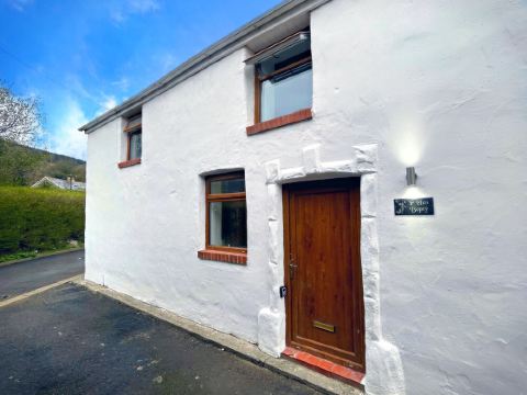 Yr Hen Bopty (The Old Bakery)