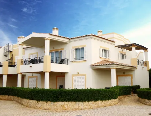 Stunning 3 Bedroom Townhouse, near the pool, located in the views, Salema Hotels in Salema