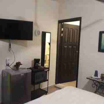 3.5 BLOCKS FROM OCEANFRONT WALK EVERYWHERE!!! Rooms