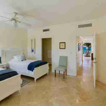 Oceanfront 2 Bedroom Villa on Grace Bay in Villa Renaissance-Updated!! Rooms