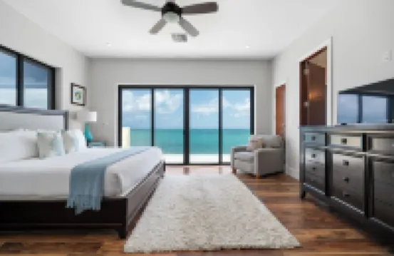 3 BR Oceanfront Beach House with Private Pool Gated Community Staircase to Ocean  호텔