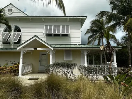 Beautiful, centrally located, short drive to beaches and stores.