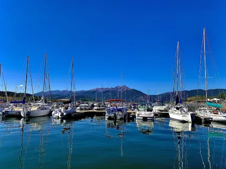 Freshly Remodeled Modern Mountain Getaway, Central Location in Summit County Отели в г. Уайлдернест