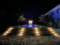 Charming 3-bedroom 2-bathroom Beachfront Beauty with separate living quarters