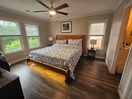 New Remodel.  Walk 2 Min Beach.  Dog Fence.  Private