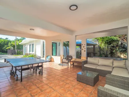 Oceanfront 8-bedroom Villa with Pool, Fully Fenced for Privacy, Incredible Views Отели в г. Сарсаль