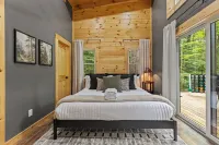 Modern Forest Cabin w/ Hot Tub, Sauna & Firepit Near Natural Bridge State Park