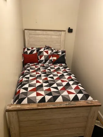 Cozy apartment steps from Christ Hospital, UC and minutes to downtown!